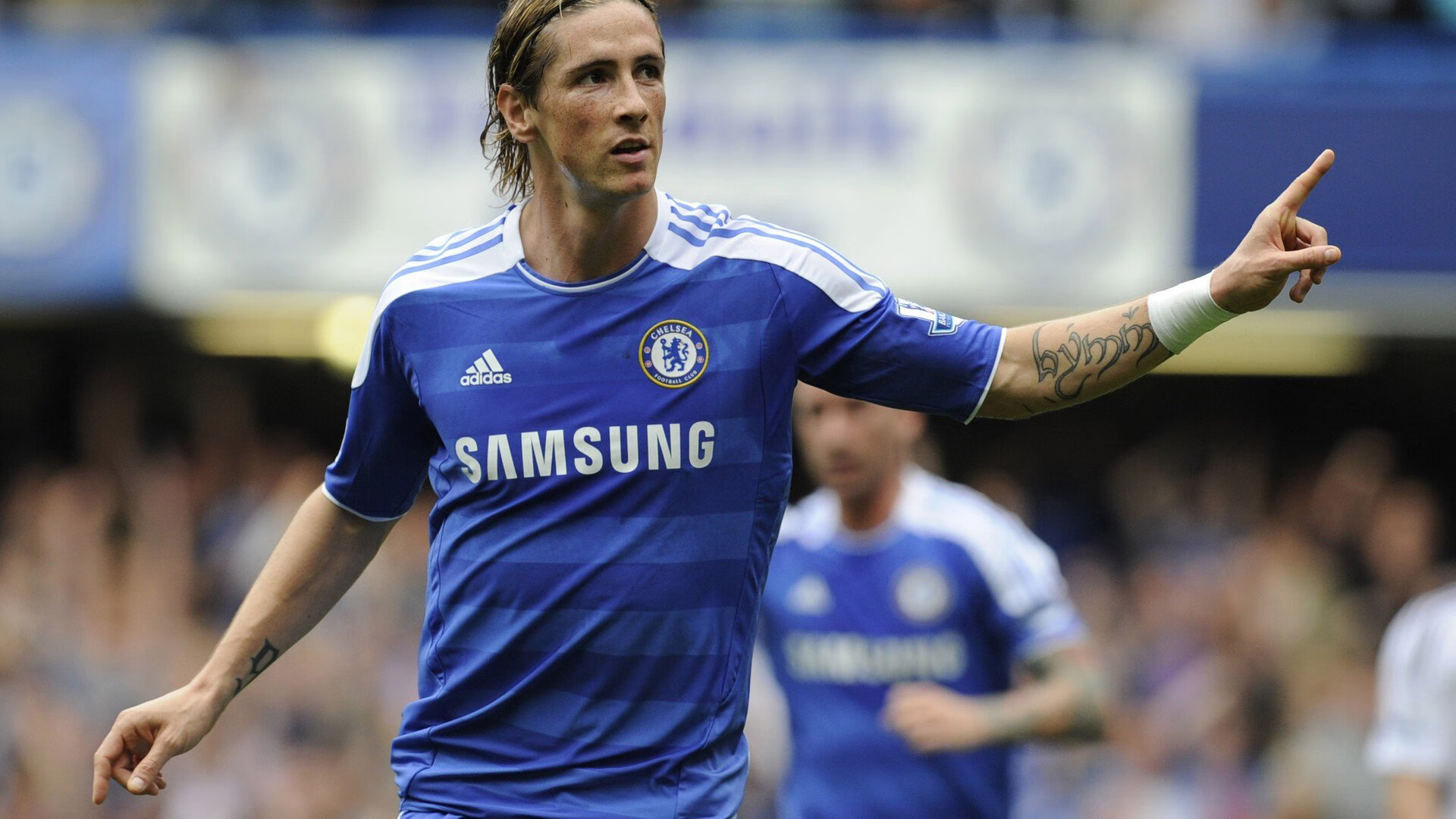 开云体育直播-银色王朝的黄昏，当蓝海狂潮吞噬赛道，勒克莱尔如何谱写唯一的速度史诗