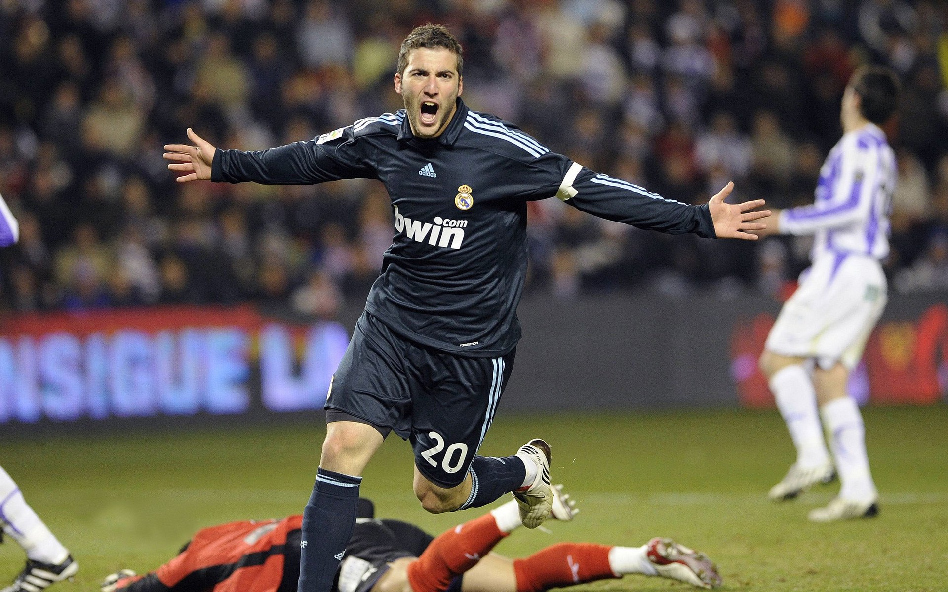 开云官方平台-波兰队的逆转终被逆转!奥恰洛夫刷新纪录夜的黑色幽默